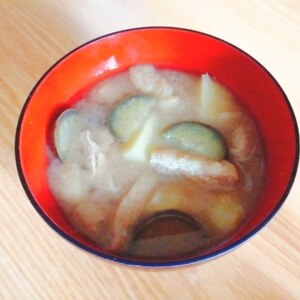 茄子とじゃがいも油揚げの味噌汁